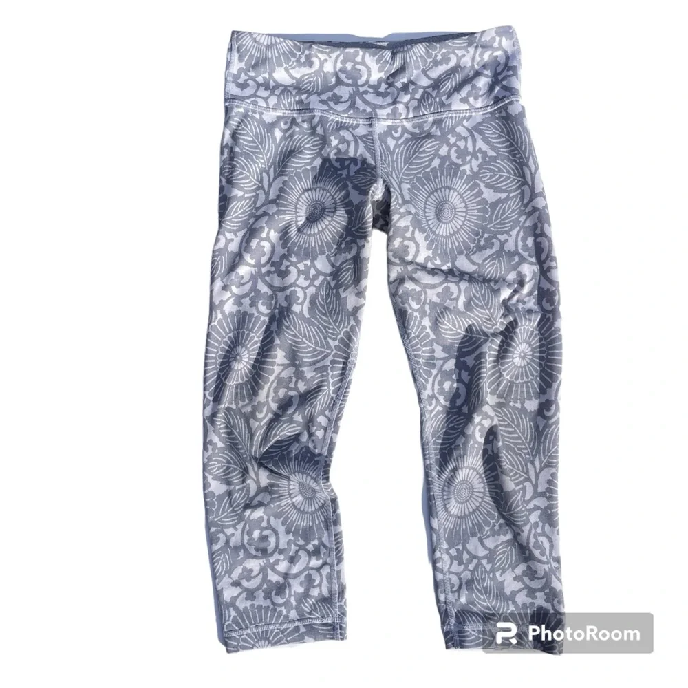 Lululemon Wunder Under Crop Legging Fossil Grey Beachy Floral w white Rare 6 - Picture 2 of 10